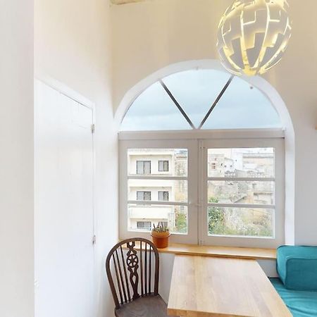 Narrow Street Suite Виктория Экстерьер фото