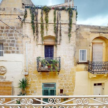 Narrow Street Suite Виктория Экстерьер фото