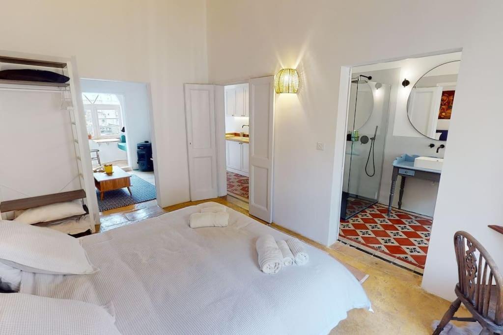 Narrow Street Suite Виктория Экстерьер фото