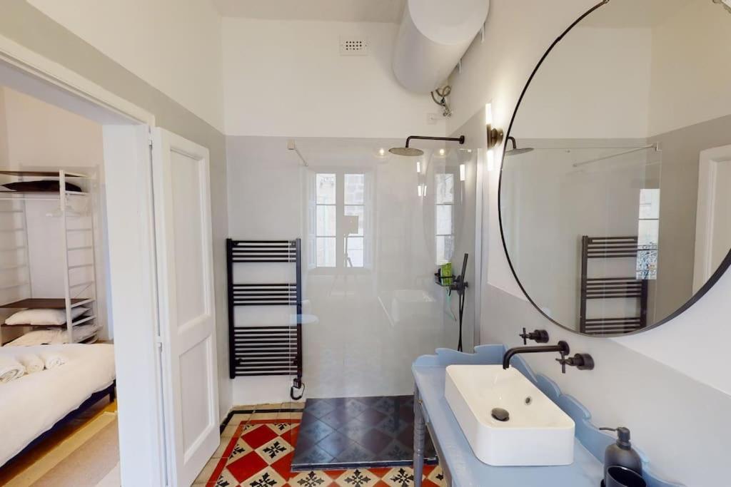 Narrow Street Suite Виктория Экстерьер фото