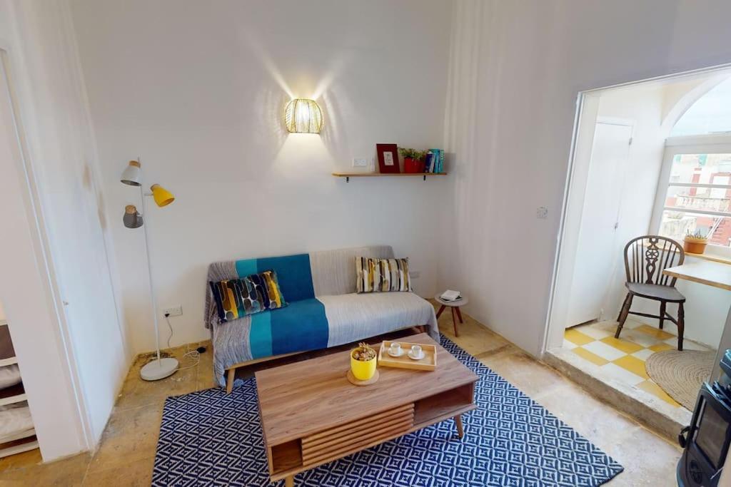 Narrow Street Suite Виктория Экстерьер фото